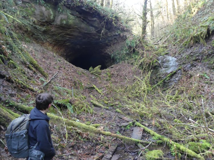 east end nehalem divide tunnel crown zellerbach cz trail railway railroad train tunnel chapman oregon columbia county