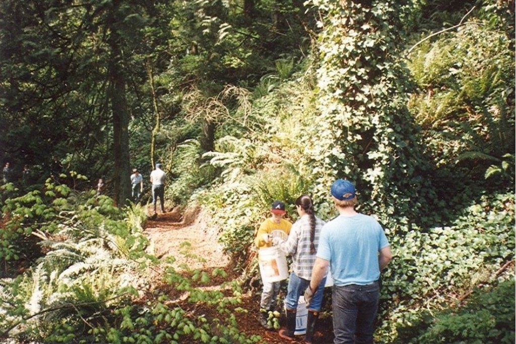 volunteers spread bark chips on trail fox creek rainier oregon friends